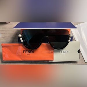 “FENDI” SUNGLASSES